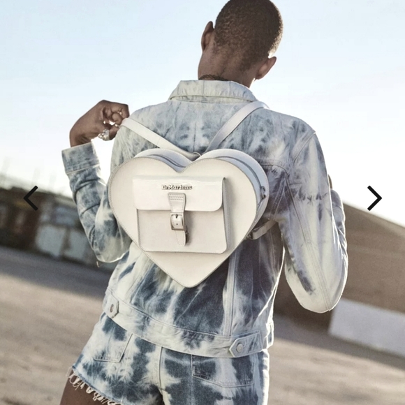 NWT DOC MARTEN WHITE HEART LEATHER BACKPACK LARGE - Picture 1 of 8